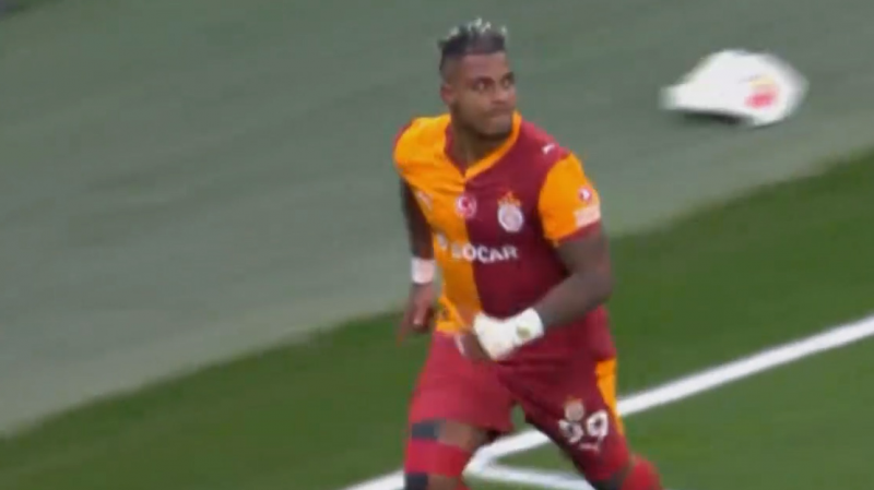 گل اول گالاتاسرای به لیورپول توسط لمینا