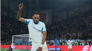 رقص جالب اوبامیانگ پس از گلزنی مقابل لیون!