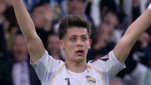 سوپرگل گولر از نیمه زمین خودی؛ گل چهارم رئال به الچه