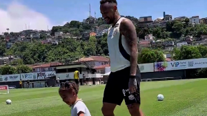 تمرینات نیمار در کنار دخترش 