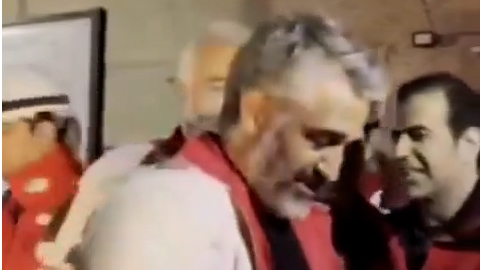 حضور پژمان جمشیدی در کنار امدادگران هلال احمر