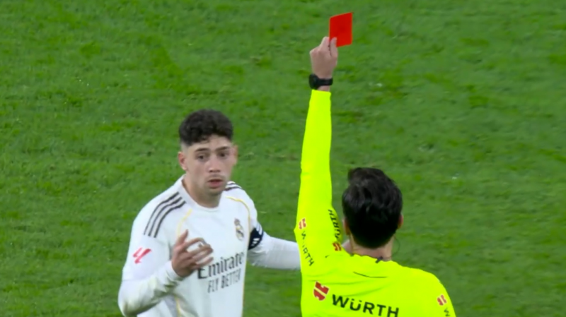 اخراج مستقیم والورده به دلیل خطای وحشتناک