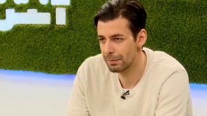 فریدون زندی: بهای انتخاب پاسپورت ایرانی را پرداختم