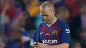 لحظه وداع احساسی آندرس اینیستا با بارسلونا