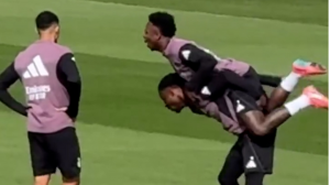 تحقیر آرنولد توسط وینیسیوس در تمرینات رئال