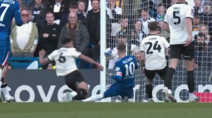 گل سوم چلسی به پورت وال (گل به خودی)