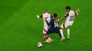 حرکت نمایشی دزیره دوئه در پاری سن ژرمن