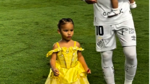 نیمار و دخترش پس از پایان بازی برابر رمو