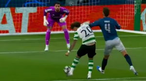 برخورد ضربه خطرناک آرائوخو به تیر دروازه آرسنال