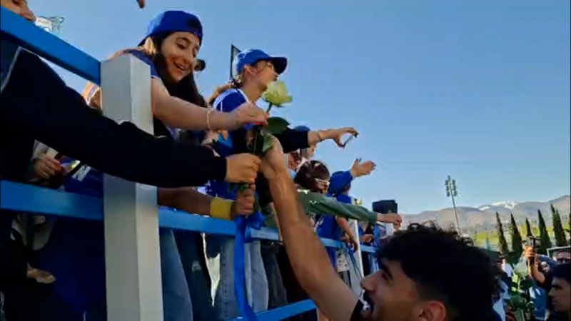 استقبال بازیکنان استقلال از هواداران