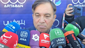 تاجرنیا: به خارجی‌ها حق می‎‌دهیم اما ...