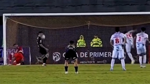  عجیب ترین پنالتی ای که تا به حال دیده اید!