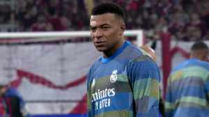 گرم کردن امباپه قبل از شروع بازی