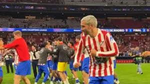 رقص جالب گریزمان پس از حذف بارسلونا از لیگ قهرمانان