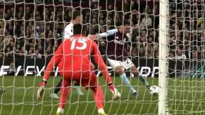 گل سوم استون ویلا به بولونیا (راجرز)