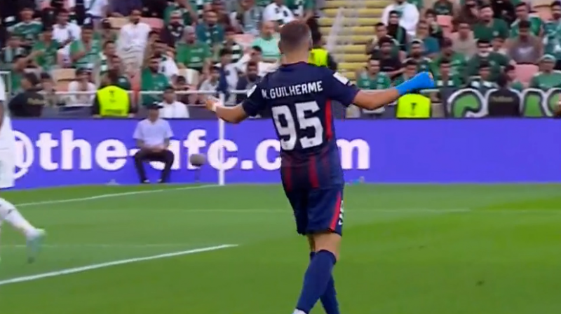 گل اول جوهور دارالتعظیم به الاهلی (گل به خودی)