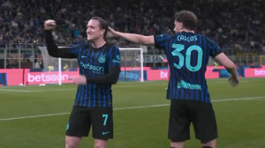 گل سوم اینتر به کالیاری (زیلنسکی)