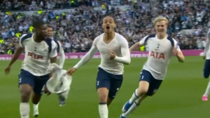 سوپر گل زیبای سیمونز؛ گل دوم تاتنهام به برایتون