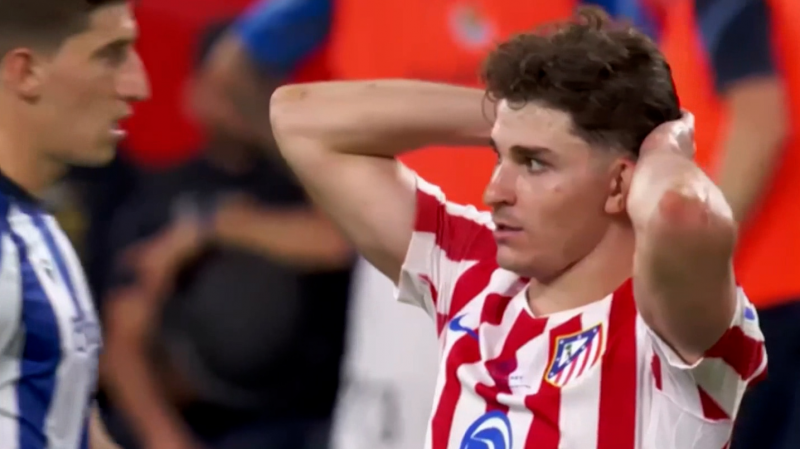 شوت آلوارز به تیر دوازه رئال سوسیداد برخورد کرد