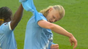 اتفاق جالب برای هالند، لباسش پاره شد!