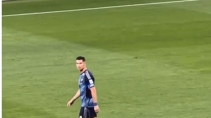 عصبانیت و واکنش رونالدو به تشویق مسی در ورزشگاه!