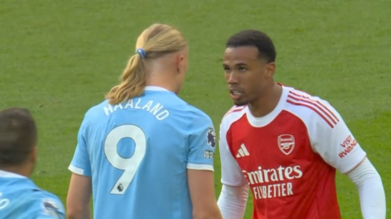 درگیری هالند و ماگالاش در جریان بازی