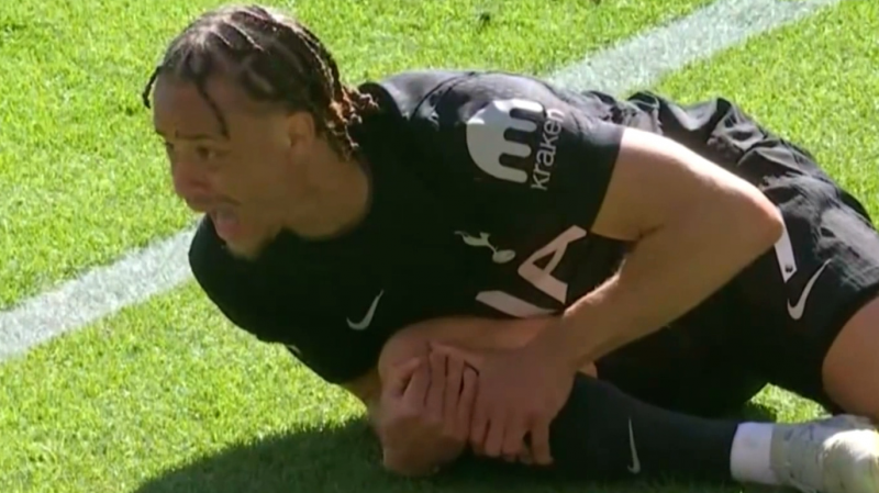 ژاوی سیمونز و مصدومیت مشکوک به رباط صلیبی!