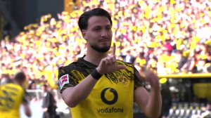 گل سوم دورتموند به فرایبورگ (بن سبعینی)