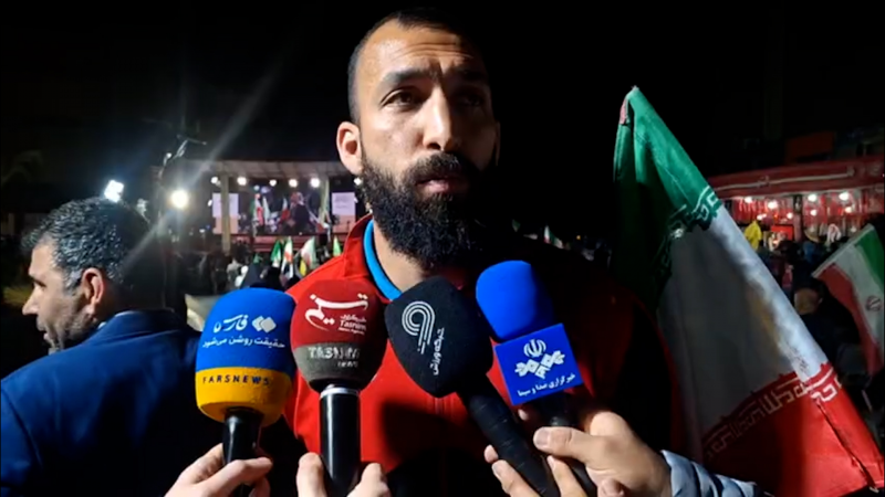 روزبه چشمی: دم حسین محمدی گرم 