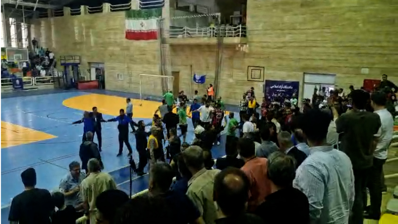 تاجرنیا سالن را ترک کرد؛ درگیری شدید ثانیه های آخر بازی 