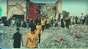 از بازدید پیشکسوت فوتبال از مدرسه میناب تا بازی خیریه به نفع نیازمندان