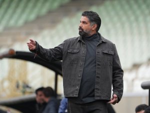 کنایه به سرخابی‌ها: مگر هر سال در آسیا جام می‌گیرید؟!