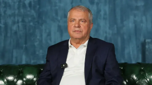 علی پروین بستری شد