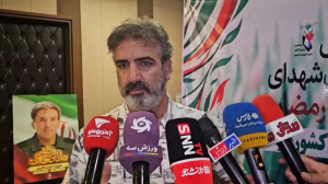 رهبری فرد: وقت خواندن سرود، از جان مایه بگذارید