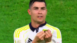 برای اولین‌بار،بوسه رونالدو بر لوگوی النصر!