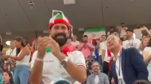 شادی هواداران ایران روی سکوها پس از گل دوم