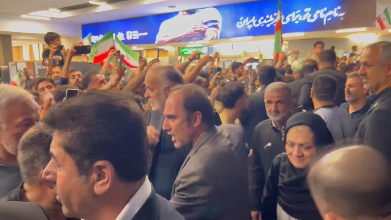 لحظه ورود بازیکنان تیم ملی به فرودگاه مهرآباد