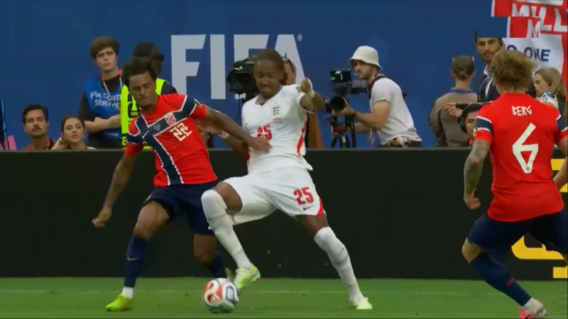 پنالتی انگلیس مقابل نروژ توسط VAR رد شد