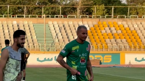 گرم کردن حامد لک با گوشی 
