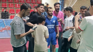 ستاره‌های ملی‌پوش در محاصره طرفداران 