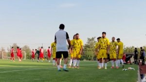 ورود بازیکنان پرسپولیس و آلومینیوم به زمین