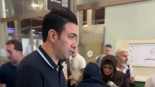 لحظه ورود نکونام به تبریز برای عقد قرارداد با تراکتور