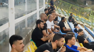 مازیار زارع و همراهی تیم ملوان از روی سکو 