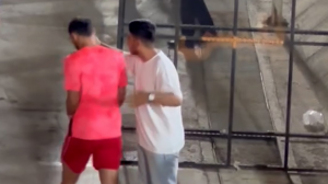 اورونوف به سرعت به سمت رختکن