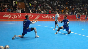 بازیکنان گهر زمین وارد سالن شدند