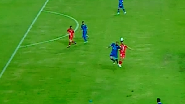آفساید مانع  10 نفره شدن استقلال شد!