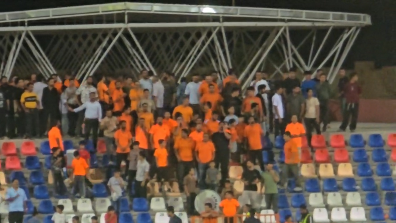 شعار شهبا حیا کن در ورزشگاه شهربابک