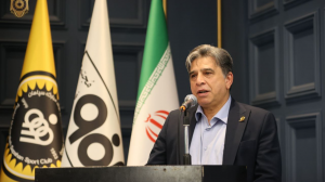 نیکفر: آلوز مهرماه برای سپاهان بازی می‌کند