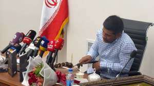دبیر شمع تولد ۵۰ سالگی را فوت کرد