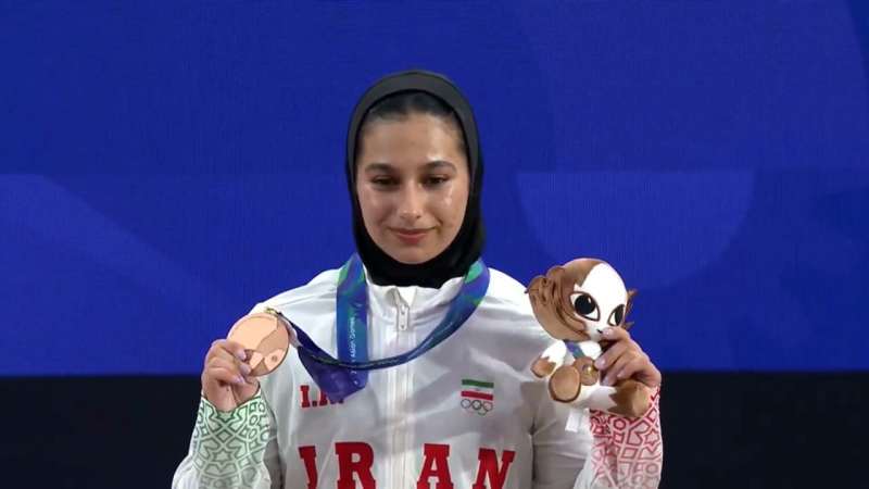 مراسم اهدا مدال برنز ریحانه کریمی در وزنه برداری